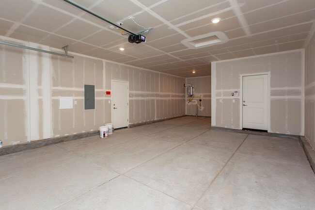 Building Photo - 2032 Frst Grv Ln