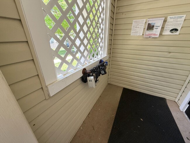 Building Photo - 4142 Fountainside Ln