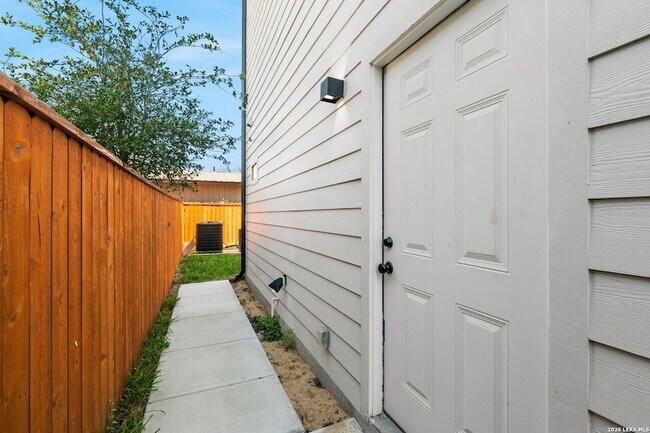 Building Photo - 117 Carle Ave