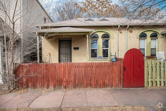 Building Photo - Charming 2-Bedroom Duplex with Large Yard ...