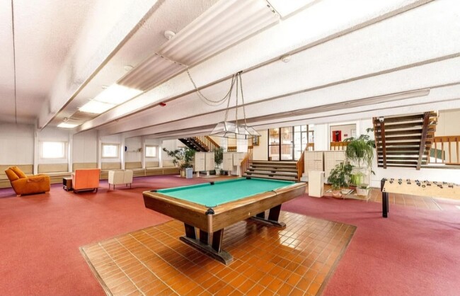 Building Photo - 2325 S Linden Ct