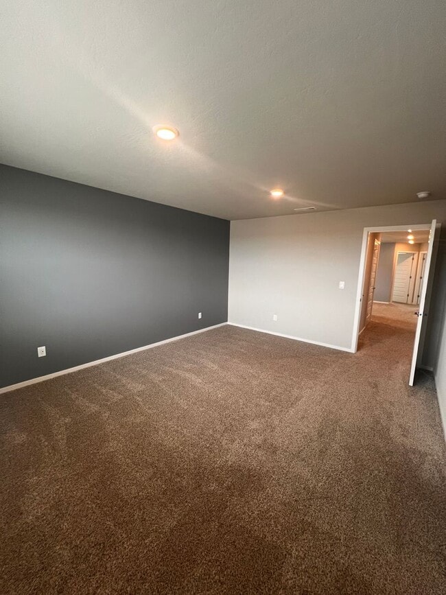 Building Photo - NEW LISTING!! Beautiful New 4 bed/2.5 bath + Loft in an ideal location