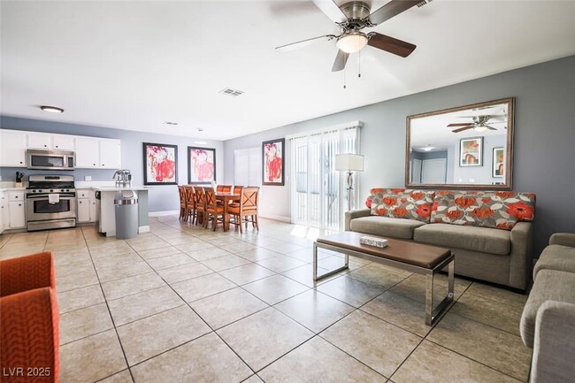 Building Photo - 3833 Via Lucia Dr