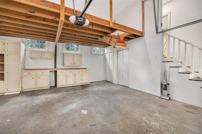 Building Photo - 210 Settlers Rd