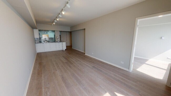 Building Photo - 175 E Delaware Pl
