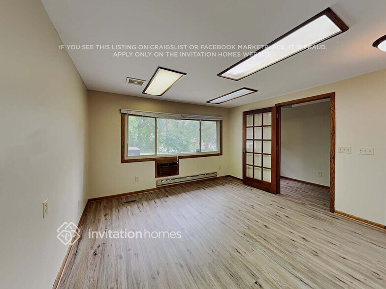 Building Photo - 6171 Kerry Ln NE