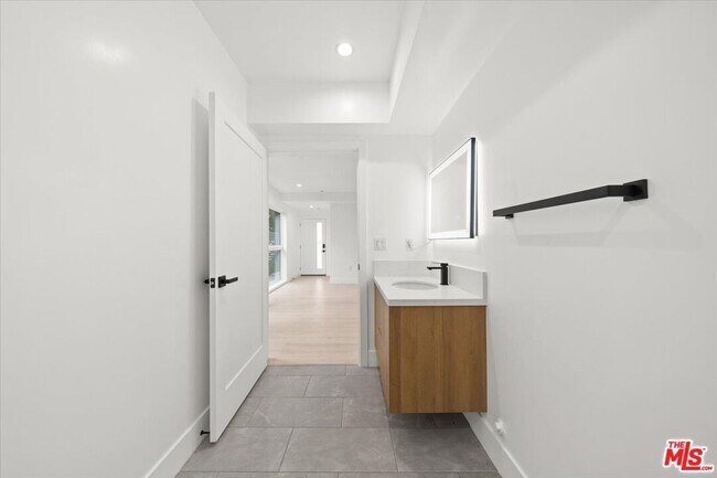 Building Photo - 4922 S Centinela Ave