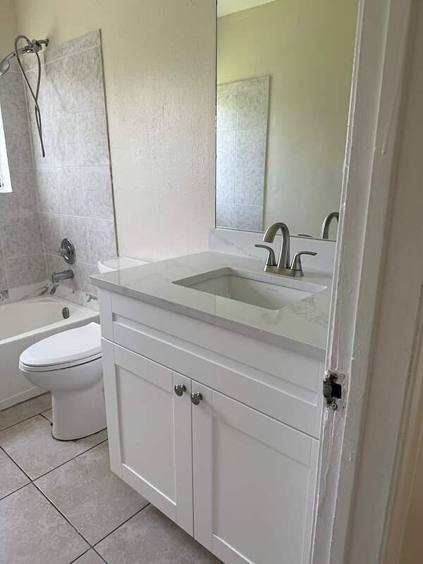 Building Photo - 10914 Royal Palm Blvd