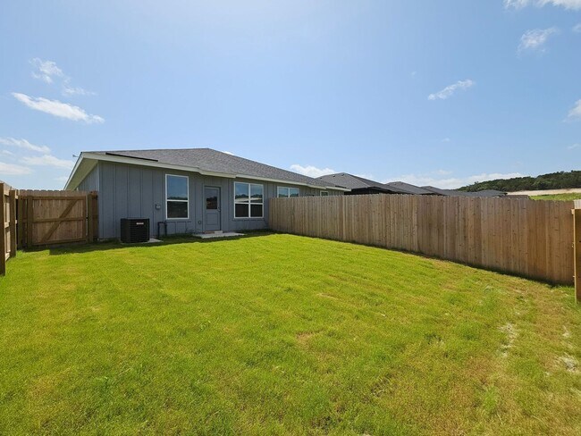 Building Photo - 604 Pacific Crest Trl