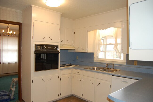 Building Photo - 123 Reedy Fork Rd