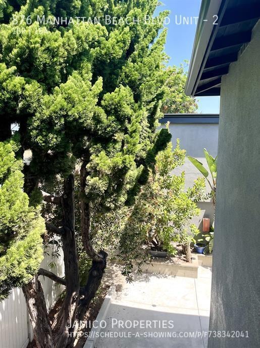Building Photo - 876 Manhattan Beach Blvd