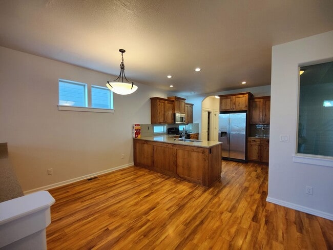 Building Photo - Beautiful 3x2.5 with fenced patio and upstairs bonus area