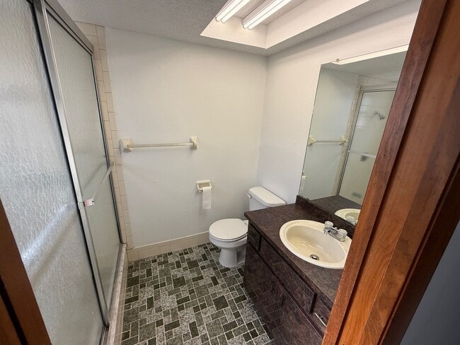 Building Photo - NICE TWO BEDROOM TWO BATH HOME IN GREAT NEIGHBORHOOD !!!!