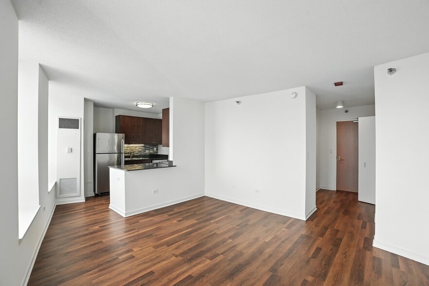 Building Photo - 504 N Kingsbury St