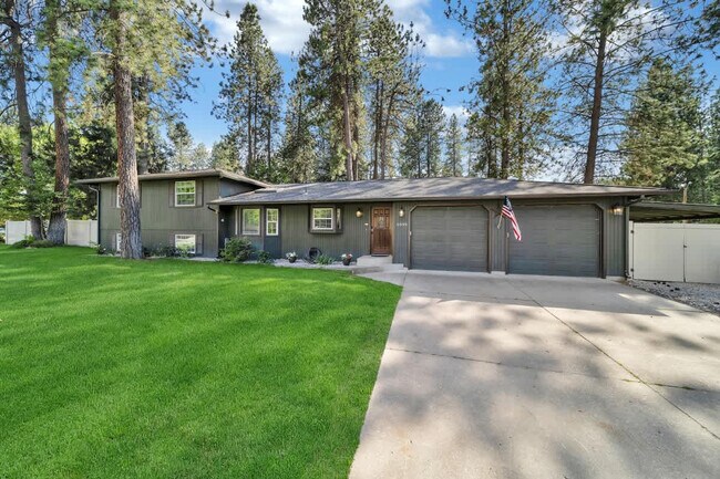 Building Photo - 5999 N Pinegrove Dr