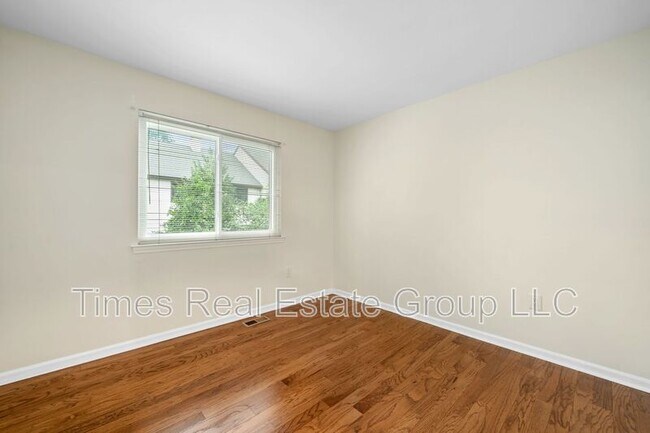 Building Photo - 113 Pinecrest Ln