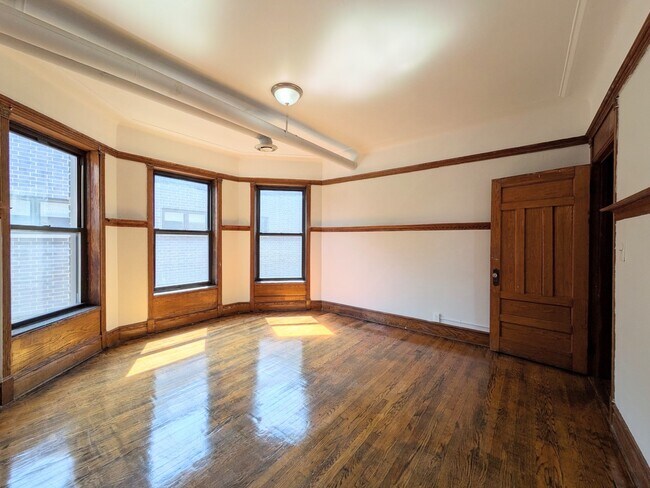 Building Photo - 4943 N Winthrop Ave