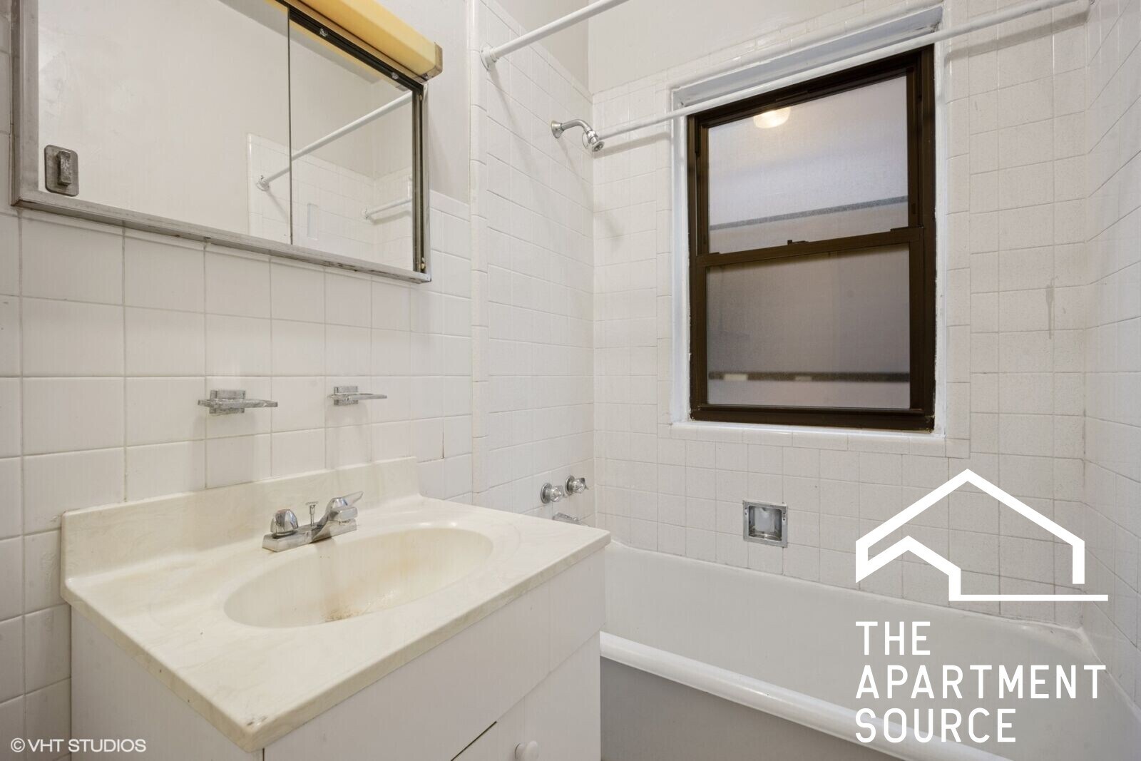 Building Photo - 1305 Oak Ave