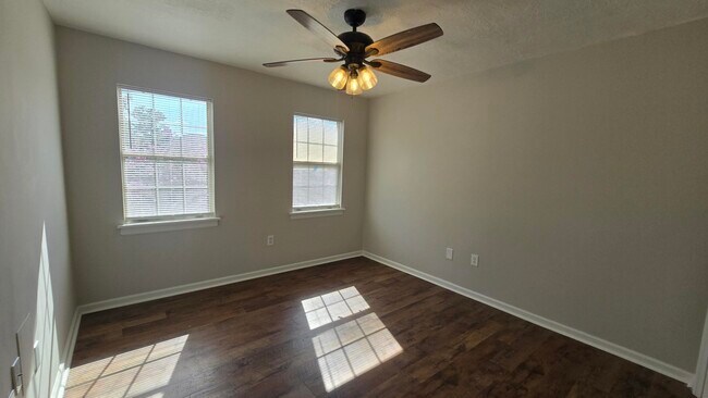 Building Photo - 123 Moss Creek Dr