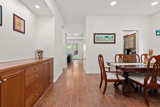 Building Photo - 7116 Torrey Mesa Ct