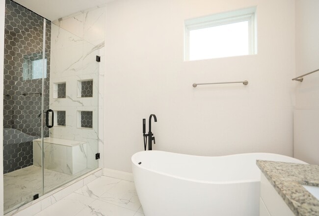 Building Photo - 2212 Stuart St