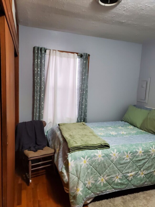 Building Photo - Immaculate 3BR home near parks and trails, eateries and quick highway access