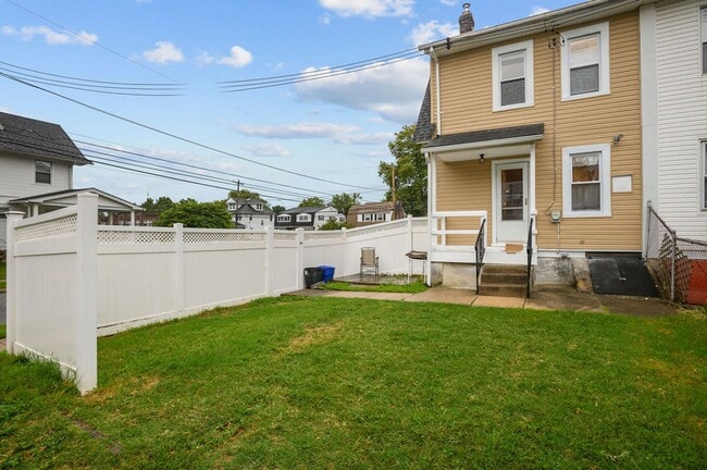 Building Photo - FIRST MONTH FREE* Large Twin Home! One (1) Car Garage, W/D Hookups in basement, Stainless Applian...