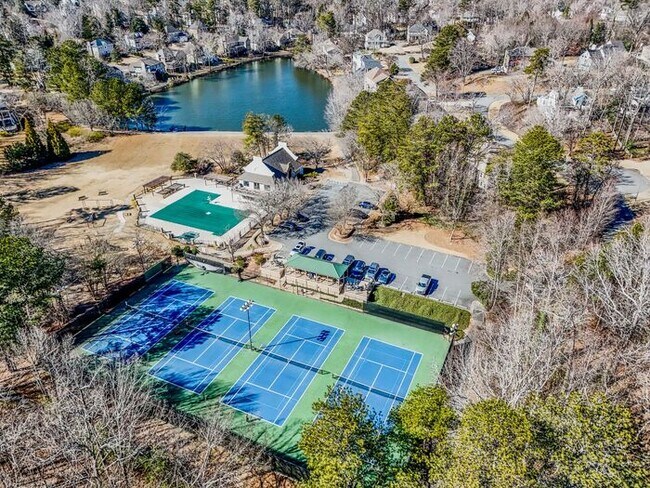 Building Photo - 4518 Club House Dr