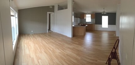 Building Photo - 3-bedroom 2-bathroom Modular Home in Babcock Vista!