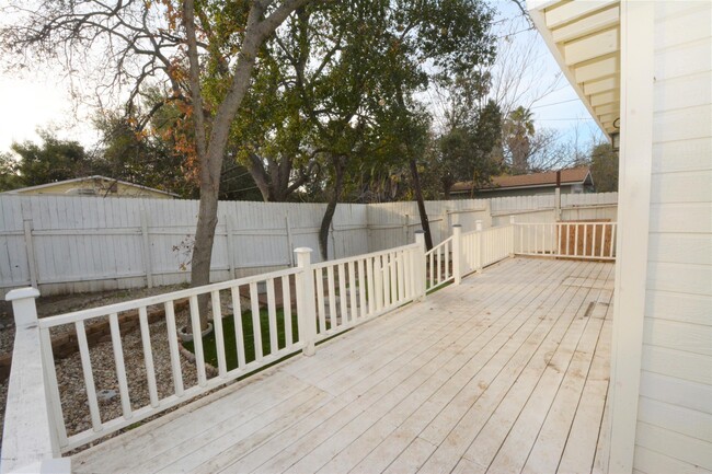 Building Photo - 2884 Crescent Way