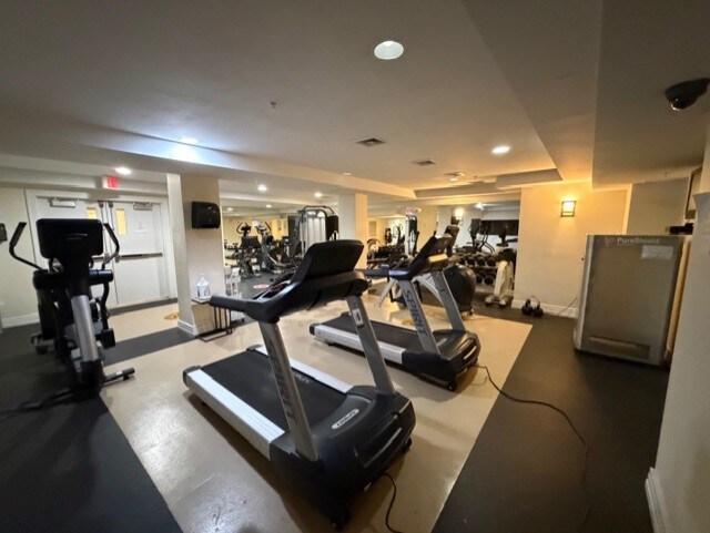 Building Photo - 64-05 Yellowstone Blvd