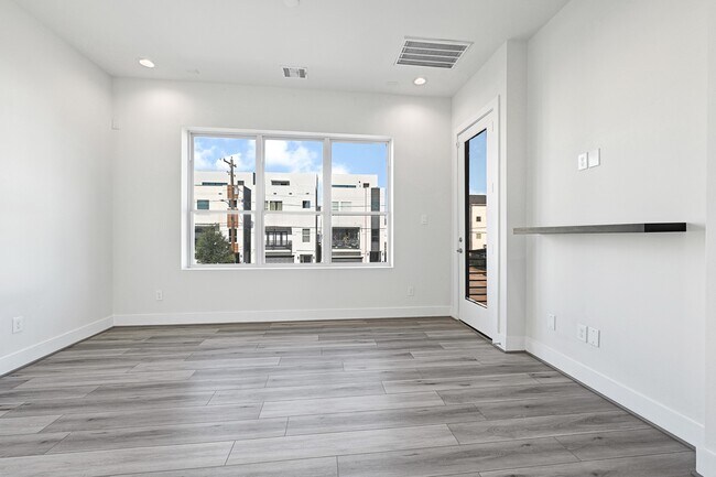 Building Photo - 3313 Baer St