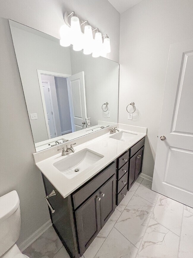Building Photo - 4624 Silver Oak Dr SW