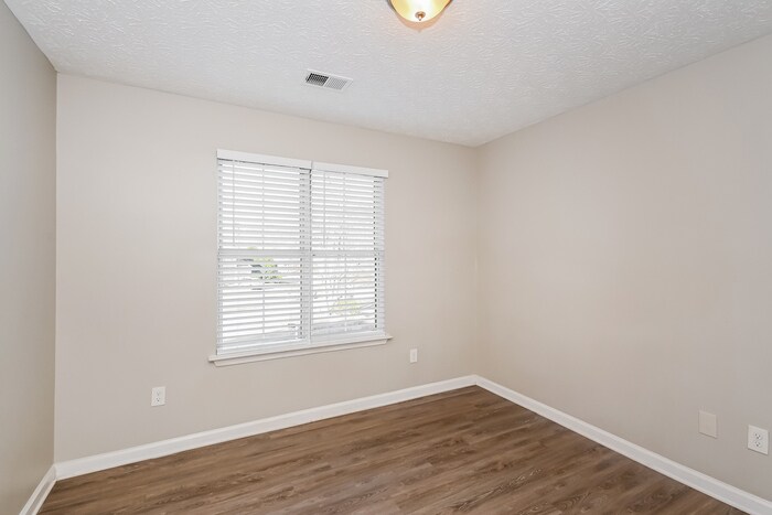 Building Photo - 3755 Jasmine Ln SW