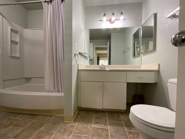 Building Photo - 645 Mananai Pl