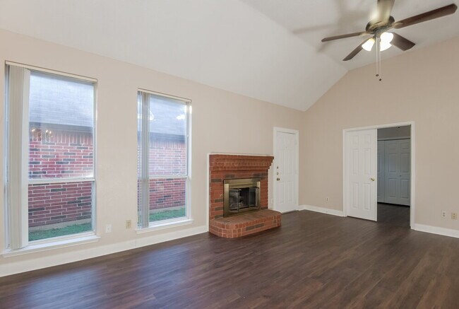 Building Photo - 2221 Baretta Dr