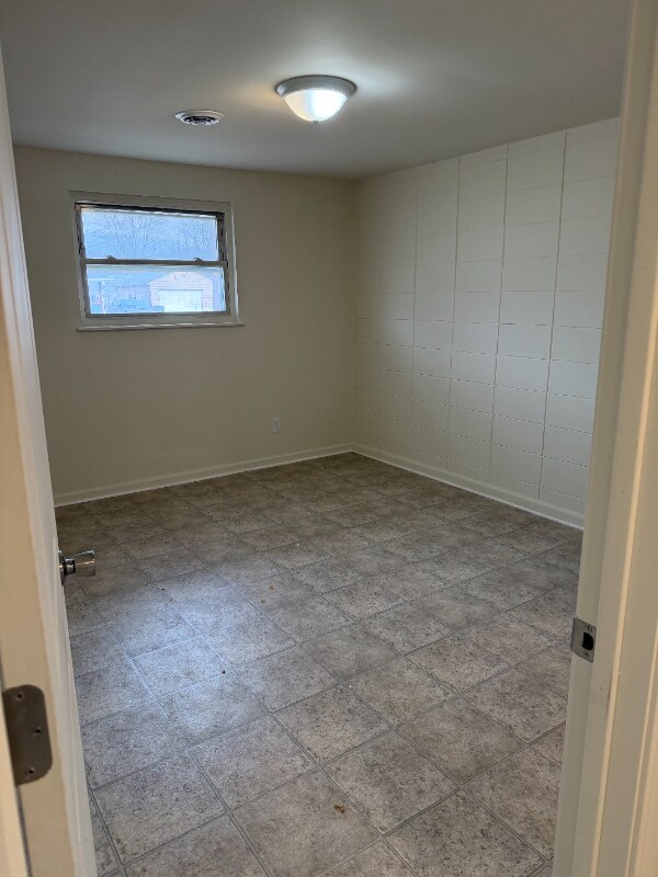 Building Photo - 1029 E Walnut St