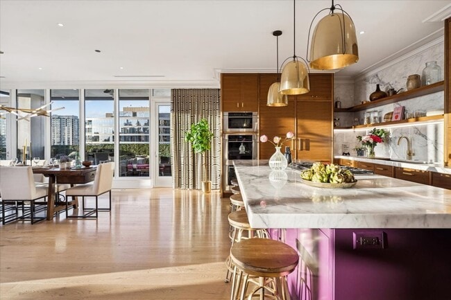 Building Photo - 9 W Walton St