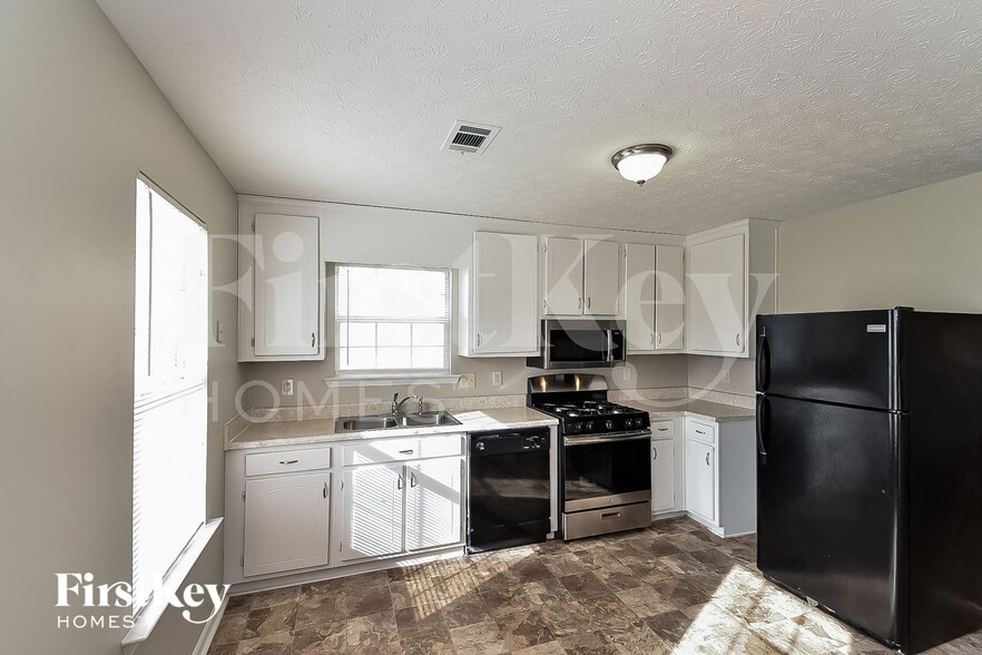 Building Photo - 824 Rock Shoal Ct