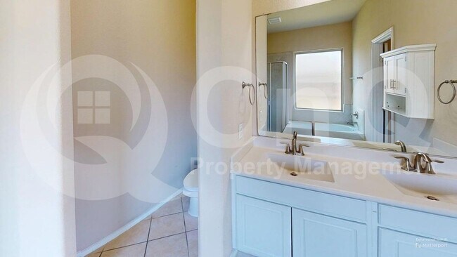 Building Photo - 400 Plum Ct