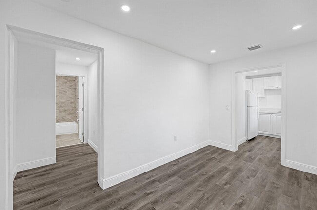 Building Photo - $1,995 435 NW 82ns Terrace Ter #2