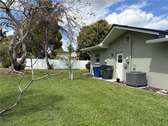 Building Photo - 5652 Eichen Cir