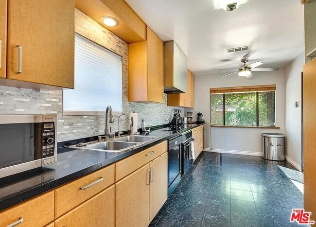 Building Photo - 16913 Bassett St