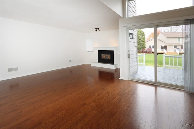 Building Photo - 442 Summerhaven Dr N