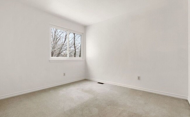 Building Photo - Available now! North Boulder home on Cul-de-Sac!