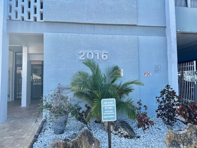 Building Photo - 2016 Bay Dr