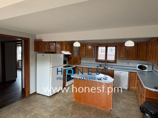 Building Photo - 273 Pond Rd