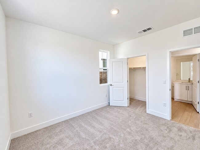 Building Photo - 4825 Badger Crk Ct