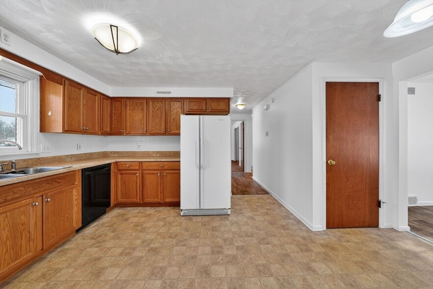 Building Photo - 6644 Ravenwood Ave NW