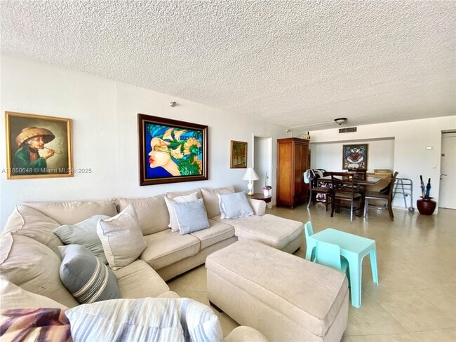Building Photo - 20505 E Country Club Dr